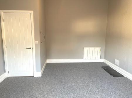 1 bedroom Flat to let in Avenue Road, Grantham, NG31