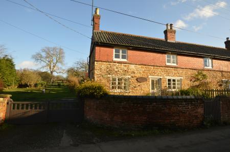 2 bedroom Cottage to let in Main Street, Knipton, NG32