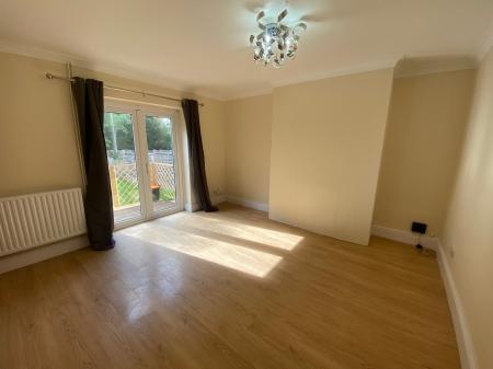 2 bedroom Semi-detached house to let in Turnor Crescent, Grantham, NG31