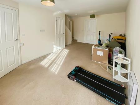 3 bedroom Terraced House to let in Pacey Way, Grantham, NG31