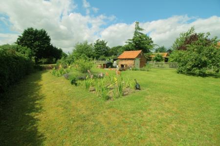 2 bedroom Cottage to let in High Road, Manthorpe, NG31