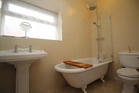 2 bedroom Cottage to let in High Road, Manthorpe, NG31