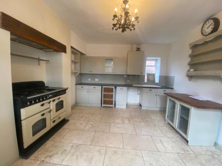 2 bedroom Cottage to let in High Road, Manthorpe, NG31