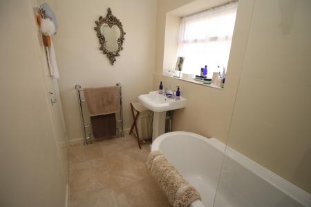 2 bedroom Cottage to let in High Road, Manthorpe, NG31