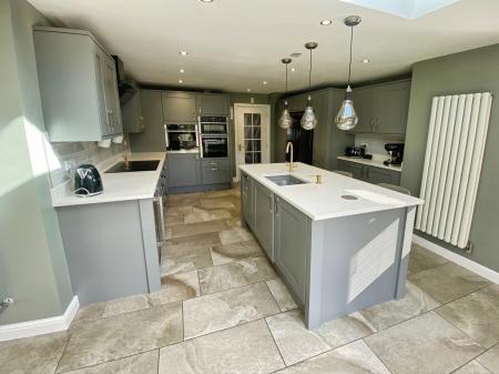 4 bedroom Detached house to let in Regency Gardens, Grantham, NG31