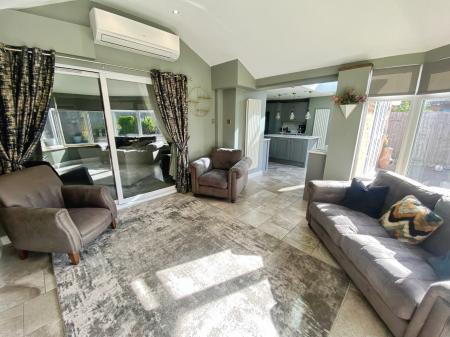 4 bedroom Detached house to let in Regency Gardens, Grantham, NG31