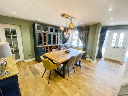 4 bedroom Detached house to let in Regency Gardens, Grantham, NG31
