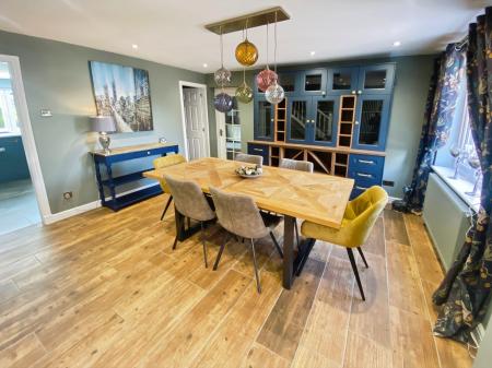 4 bedroom Detached house to let in Regency Gardens, Grantham, NG31