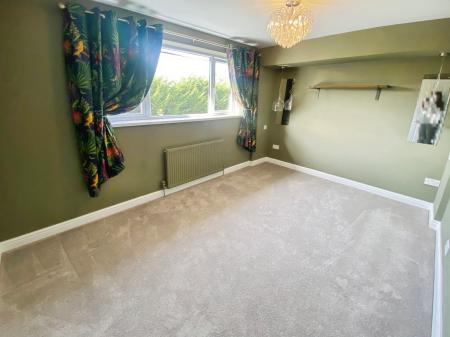 4 bedroom Detached house to let in Regency Gardens, Grantham, NG31