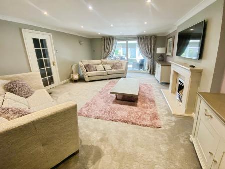 4 bedroom Detached house to let in Regency Gardens, Grantham, NG31
