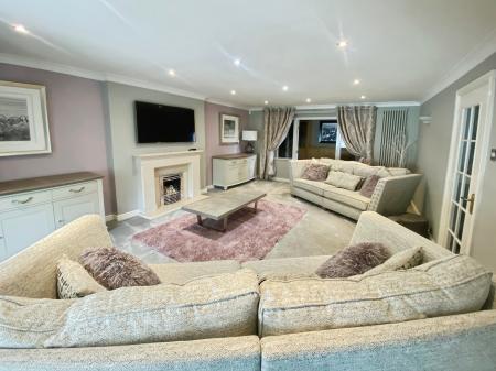 4 bedroom Detached house to let in Regency Gardens, Grantham, NG31