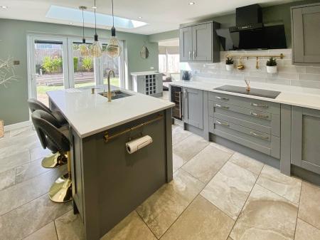 4 bedroom Detached house to let in Regency Gardens, Grantham, NG31