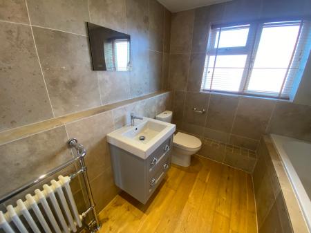 4 bedroom Detached house to let in Regency Gardens, Grantham, NG31