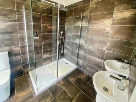 4 bedroom Detached house to let in Regency Gardens, Grantham, NG31