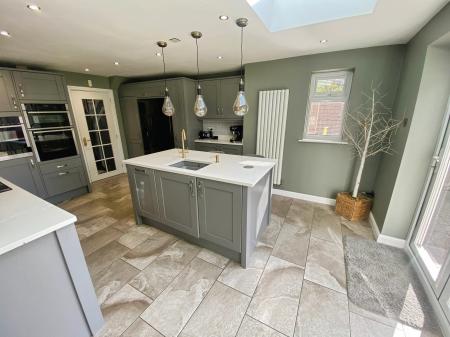 4 bedroom Detached house to let in Regency Gardens, Grantham, NG31