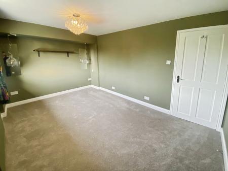 4 bedroom Detached house to let in Regency Gardens, Grantham, NG31