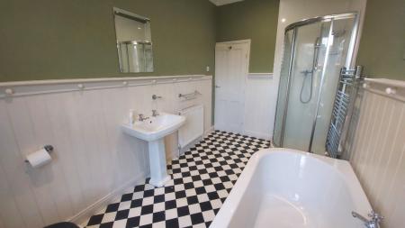 2 bedroom Terraced House to let in Gladstone Terrace, Grantham, NG31