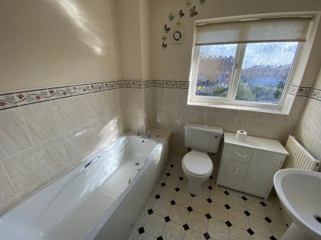 4 bedroom Detached house to let in Lindisfarne Way, Grantham, NG31