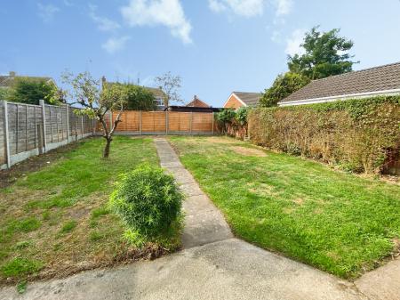 4 bedroom Semi-detached house to let in Hawksdale Close, Grantham, NG31