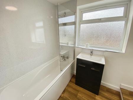4 bedroom Semi-detached house to let in Hawksdale Close, Grantham, NG31