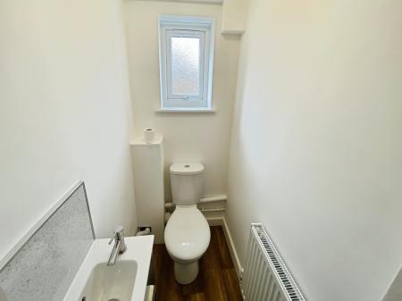 4 bedroom Semi-detached house to let in Hawksdale Close, Grantham, NG31