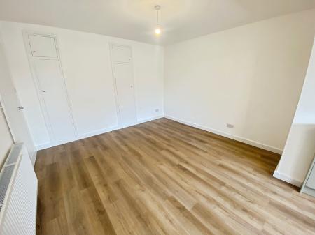 4 bedroom Semi-detached house to let in Hawksdale Close, Grantham, NG31