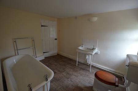 4 bedroom Farm House to let in Woolsthorpe Lane, Muston, NG13