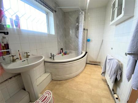 3 bedroom Terraced House for sale in Binbrook Way, Grimsby, DN37