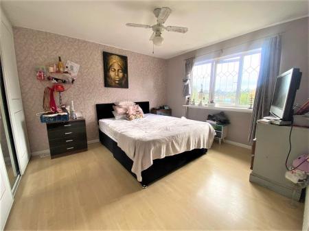 3 bedroom Terraced House for sale in Binbrook Way, Grimsby, DN37