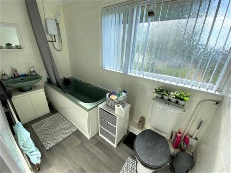 3 bedroom Terraced House for sale in Campbell Grove, Grimsby, DN37