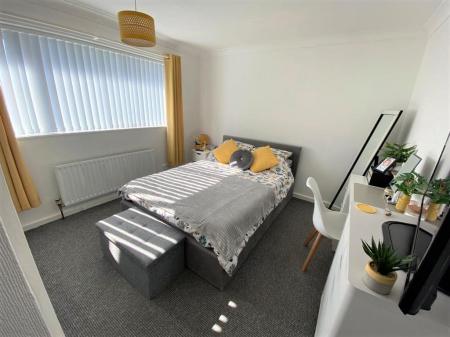 3 bedroom Terraced House for sale in Campbell Grove, Grimsby, DN37