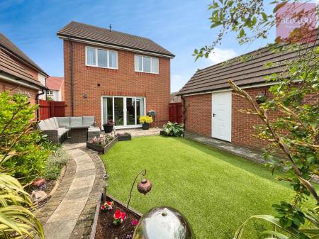 4 bedroom Detached house for sale in Ford Close, Grimsby, DN33