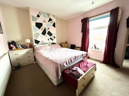 3 bedroom Terraced House for sale in James Street, Grimsby, DN31