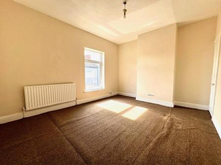 3 bedroom Terraced House for sale in Lord Street, Grimsby, DN31
