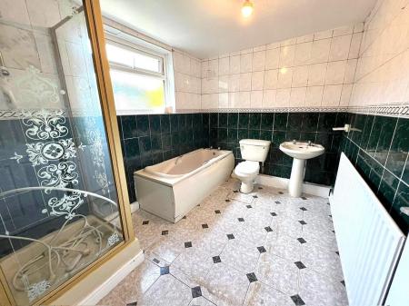 3 bedroom Terraced House for sale in Lord Street, Grimsby, DN31