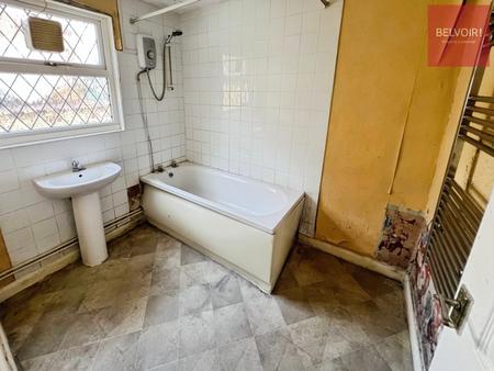 3 bedroom Terraced House for sale in Willingham Street, Grimsby, DN32