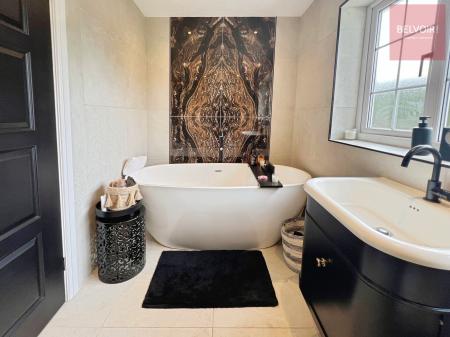 5 bedroom Detached house to let in Brickyard, Great Limber, Grimsby, DN37