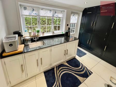 5 bedroom Detached house to let in Brickyard, Great Limber, Grimsby, DN37