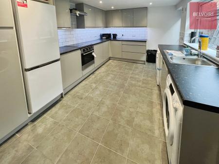 1 bedroom House share to let in Corporation Road, Grimsby, DN31