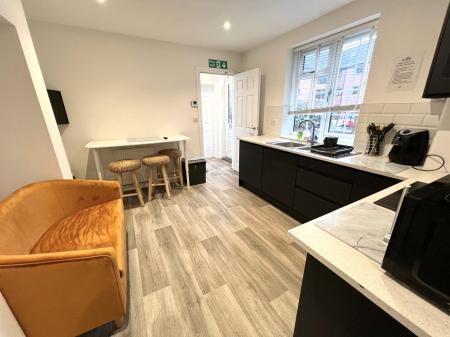 1 bedroom House share to let in Deansgrove, Grimsby, DN32