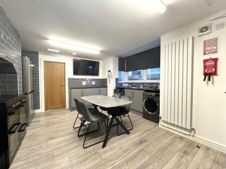 1 bedroom House share to let in Grimsby Road, Cleethorpes, DN35