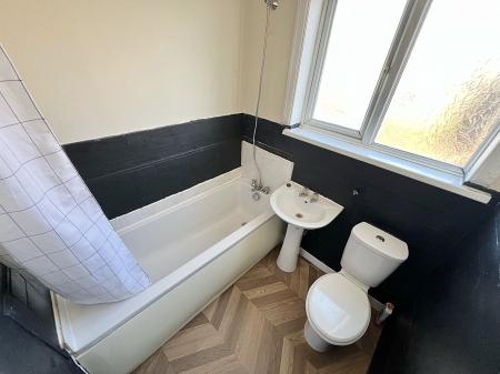 2 bedroom Terraced House to let in Lord Street, Grimsby, DN31