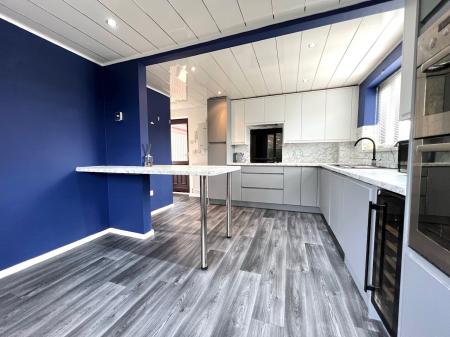 4 bedroom Detached house to let in Nelson Way, Grimsby, DN34