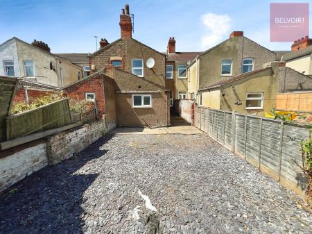 3 bedroom Terraced House to let in Park Street, Grimsby, DN35