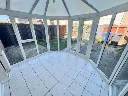 3 bedroom Terraced House to let in Queensway, Grimsby, DN37