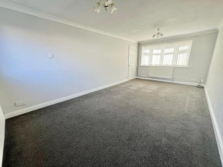 3 bedroom Terraced House to let in Queensway, Grimsby, DN37