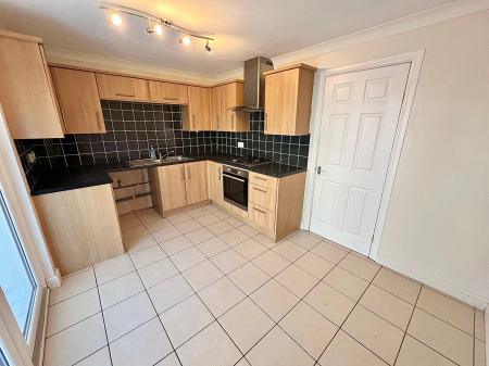 3 bedroom Terraced House to let in Queensway, Grimsby, DN37