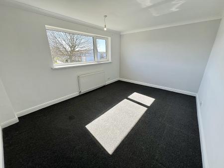 3 bedroom Terraced House to let in Queensway, Grimsby, DN37