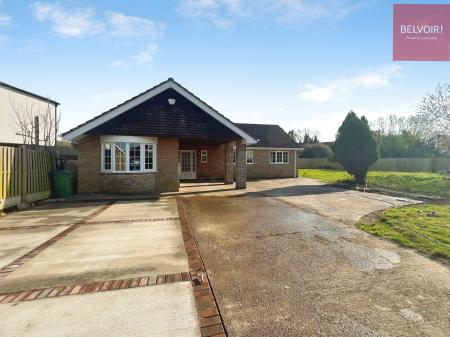 3 bedroom Detached bungalow to let in Station Road, Stallingborough, DN41