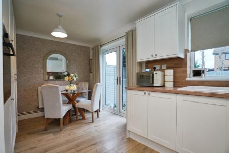 3 bedroom Semi-detached house for sale in Ferndown Drive, Immingham, DN40